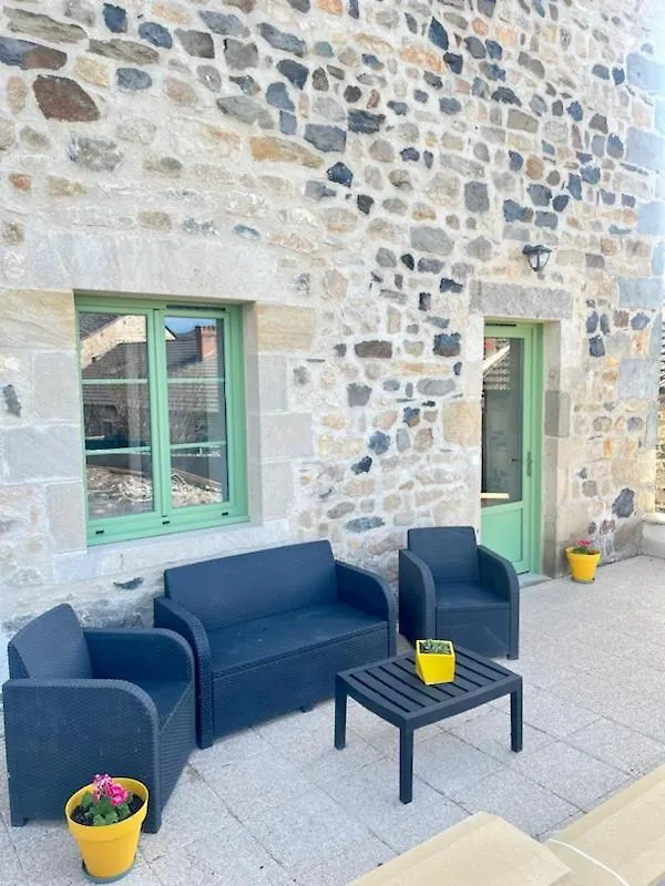 L'Ecole Des Freres Apartment Saint-Julien-Chapteuil France